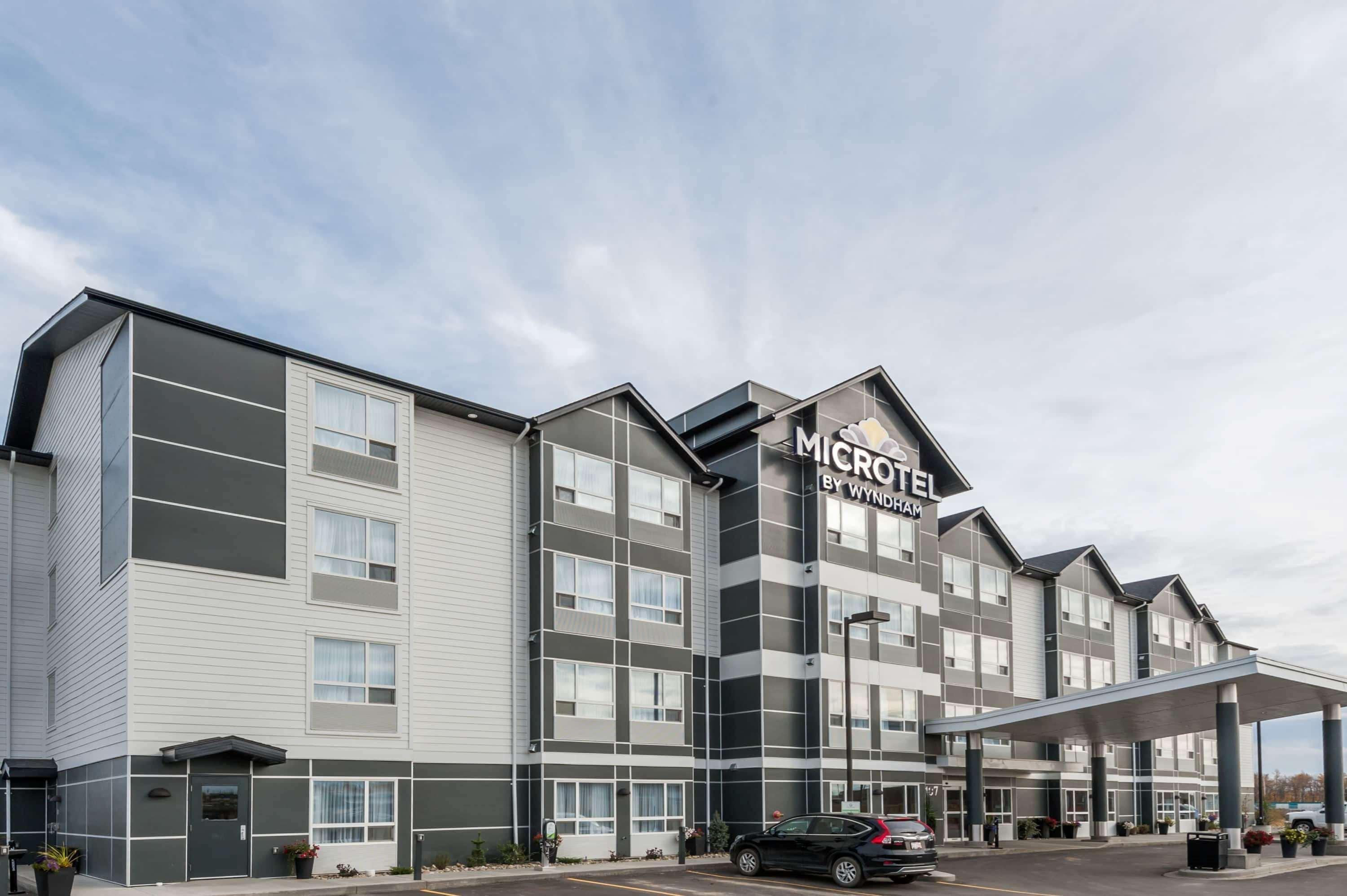 Microtel Inn & Suites By Wyndham Fort Saint John Fort St. John Exteriör bild
