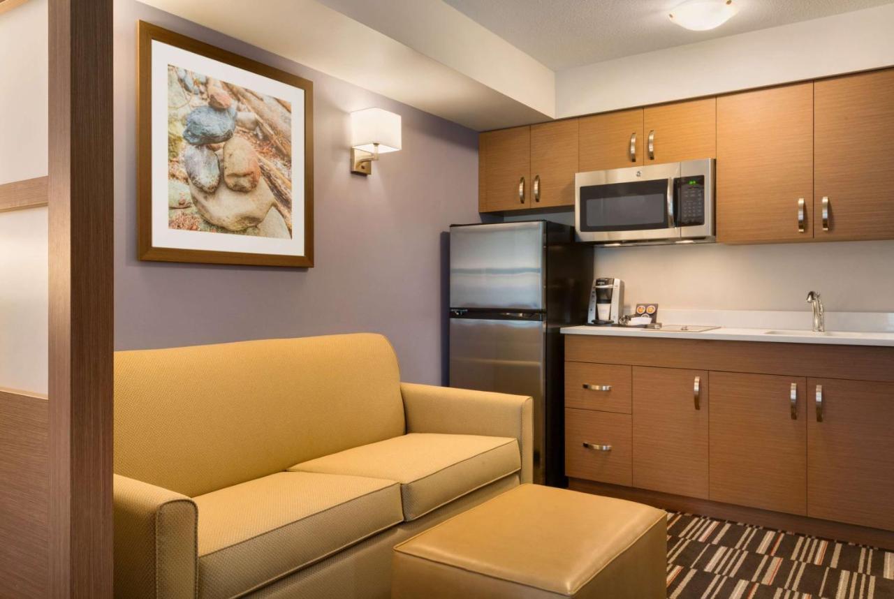 Microtel Inn & Suites By Wyndham Fort Saint John Fort St. John Exteriör bild